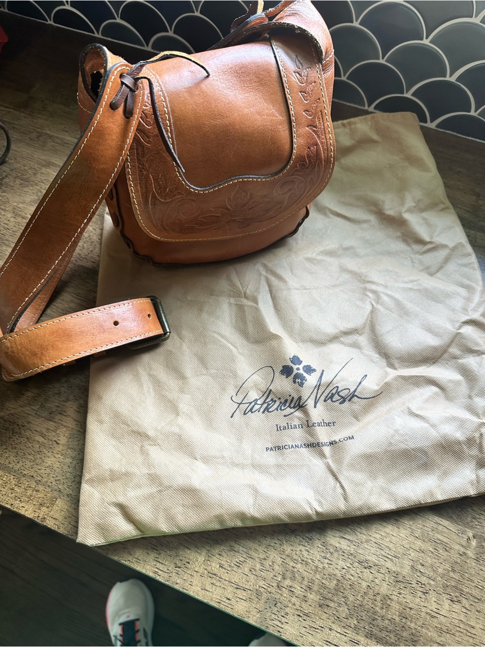 Patricia Nash Tan Leather Tooled Crossbody Bag - Picture 1 of 8